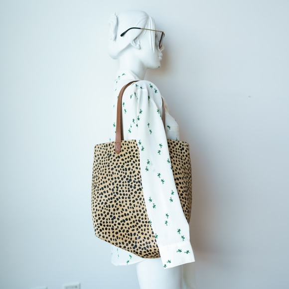 CLUB MONACO Button Front Blouse, White Print w/ Green Frogs - X-Small - Picture 5 of 9